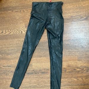 SPANX black shiny faux leather leggings size MEDIUM